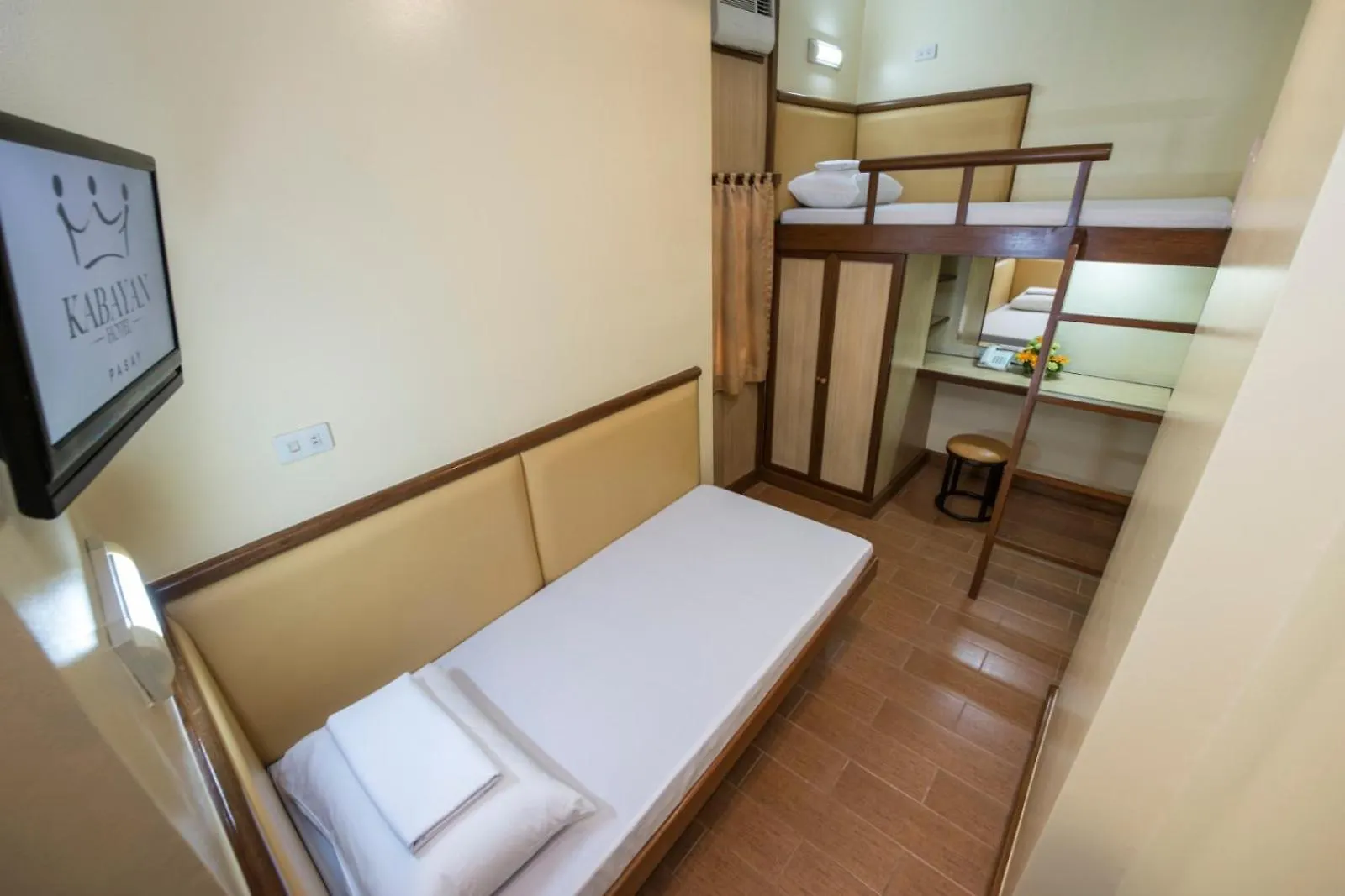 Kabayan Hotel פאסאי