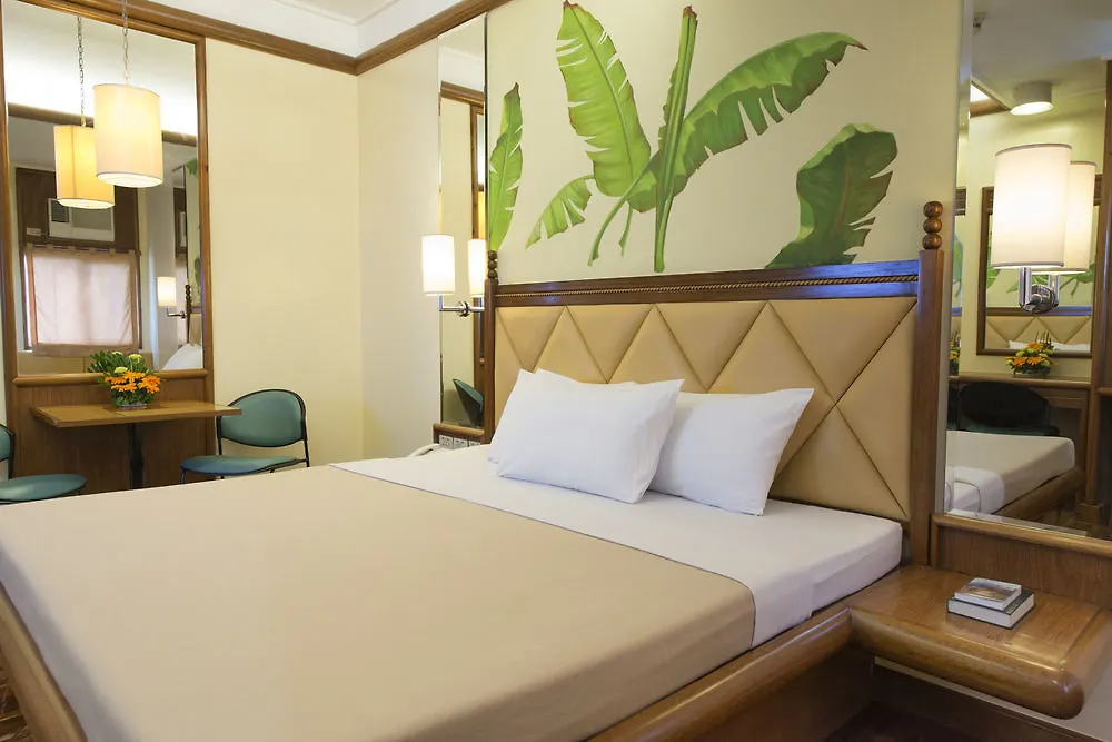 Kabayan Hotel פאסאי
