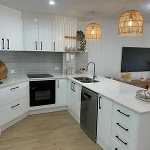 pacific-place-apartments-gold-coast-4221.queenslandhotels.net/